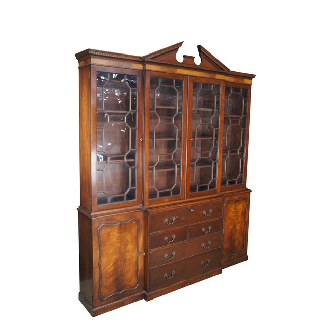English 1940s Baker Manor House English George III Mahogany Breakfront China Cabinet Bookcase For Sale - Image 3 of 15