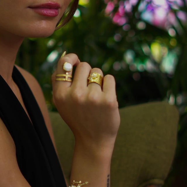 Diamond & Gold Band Floral Chunky Cuff Ring, Size 4 For Sale In Miami - Image 6 of 7