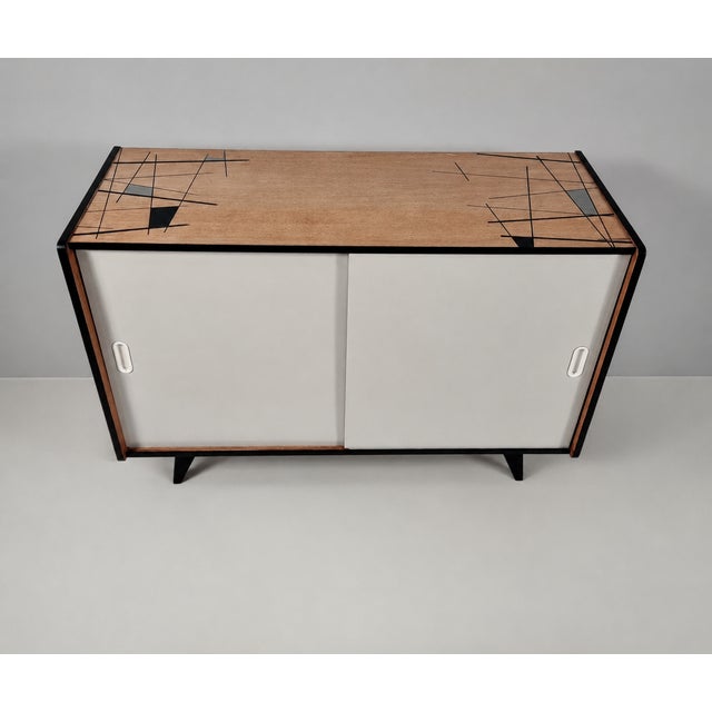 Vintage White Commode in Oak, 1960s, in Flawless conditions. Designed 1960 to 1969