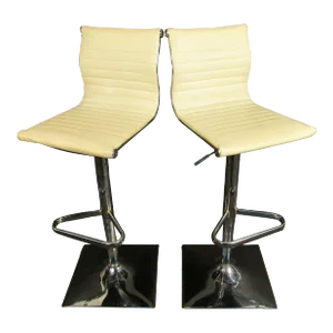 1970s Vintage Modern White Vinyl Barstools