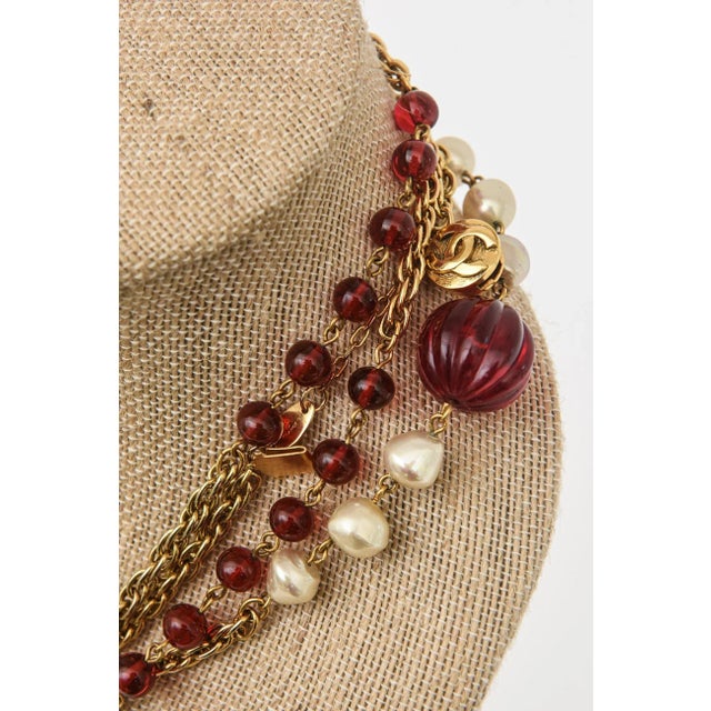 Chanel Chanel Long Sautoir Wrap Necklace With Red Gripoix Glass, Faux Pearls and Gold LInks 80's For Sale - Image 4 of 12