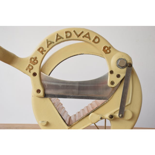 Beige Mid-Century Danish Beige and Gold Bread Slicer by Ove Larsen for Raadvad, 1950s For Sale - Image 8 of 9