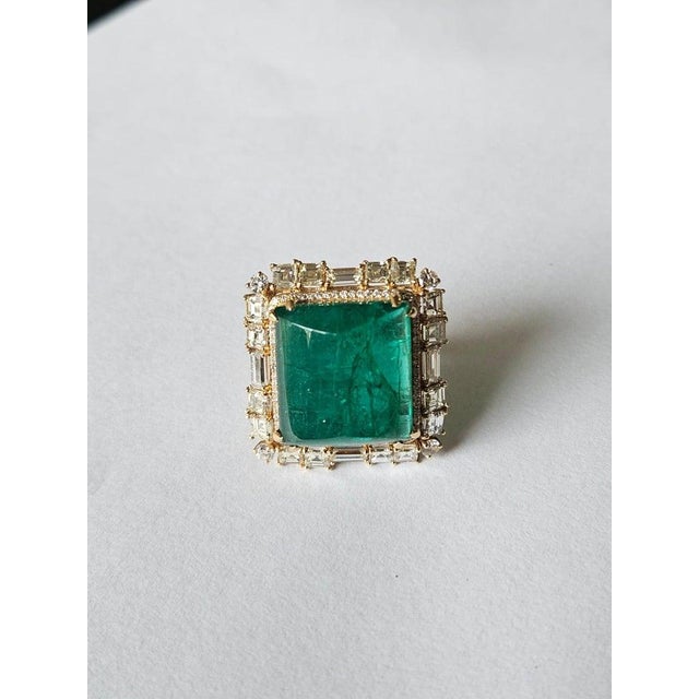 24.87 Carats, Natural Zambian Emerald Sugarloaf & Yellow Diamonds Cocktail Ring, Us Size 6.5 For Sale - Image 9 of 11