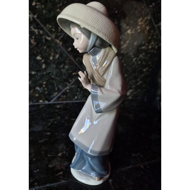 Chinoiserie Vintage Retired Lladró "My Precious Bundle" Porcelain Figurine, No. 5123 (Jg) For Sale - Image 3 of 7