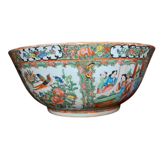 Large 19th Century Chinese Export Rose Medallion Porcelain Bowl For Sale - Image 4 of 7