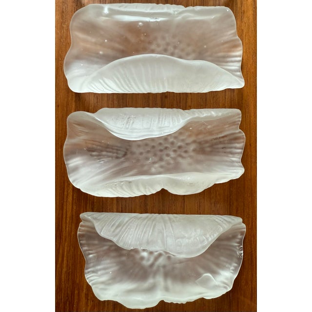 Set of 4 Vintage Frosted Glass Napkin Rings For Sale In Austin - Image 6 of 12