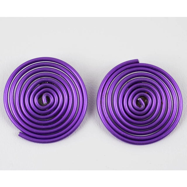 Mid-Century Modern David Spada Modernist Purple Coiled Aluminum Clip Earrings For Sale - Image 3 of 8