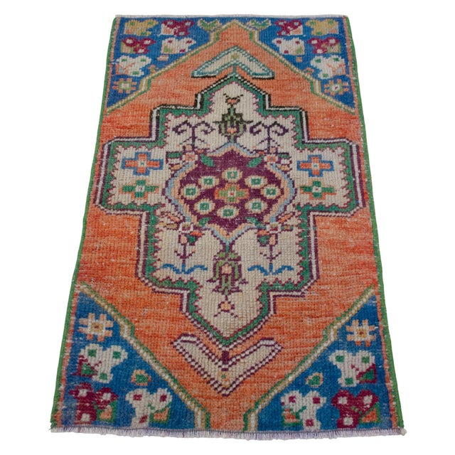 1970s 1970s Hand Knotted Small Oushak Rug Mini Rug Mat Entry Decor Bath Mat - 1'7" X 2'9" For Sale - Image 5 of 12