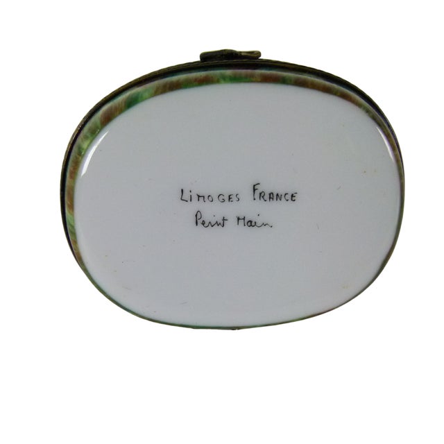 Limoges France Peint Main Porcelain Two Owls Trinket Box | Hand-Painted | Twin Heart Clasp For Sale - Image 11 of 11