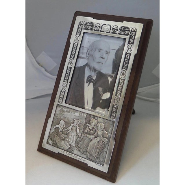 This vintage French photo frame dates from the early 20th century. The rectangular shape mahogany frame is accented with a...