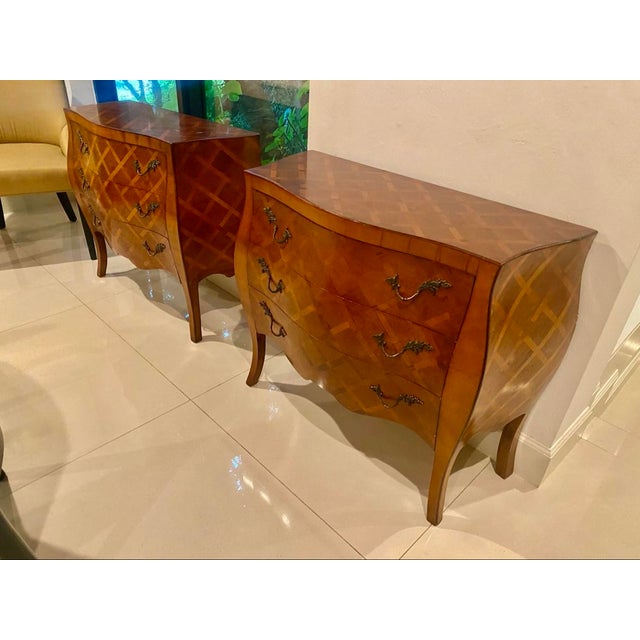 French Late 20th Century Pair of Louis XV Style Bombe Chests in Burl Walnut With Parquetry Inlay For Sale - Image 3 of 5