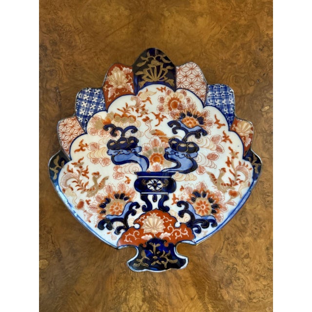 Antique Japanese Fan-Shaped Imari Plate, 1900s For Sale - Image 3 of 6
