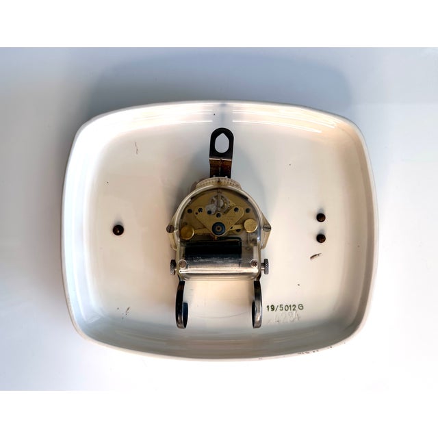 Metal Early Battery Spring-Wound Electora Model No. 31/1012 Wall Clock in Ceramic from Junghans, West Germany, 1956 For Sale - Image 7 of 16