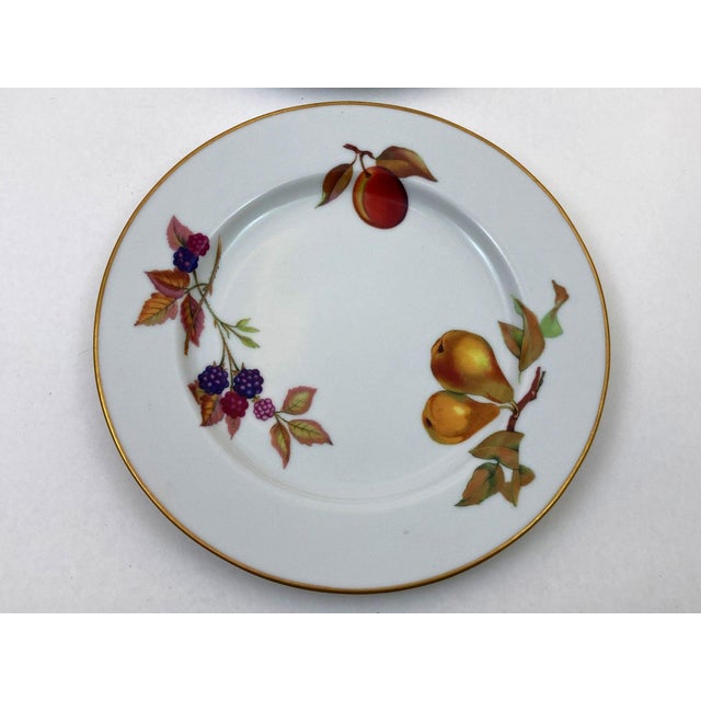 Mid 20th Century Royal Worcester England Evesham Fruit Design Porcelain Lunch Dessert Plate For Sale - Image 9 of 10