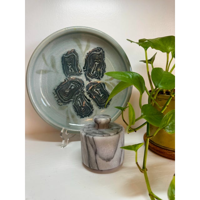 Ceramic 1990s Handmade Faux Oyster Plate Nerikomi Agateware Celadon Crackle Glaze Coastal Studio Pottery 9” For Sale - Image 7 of 11