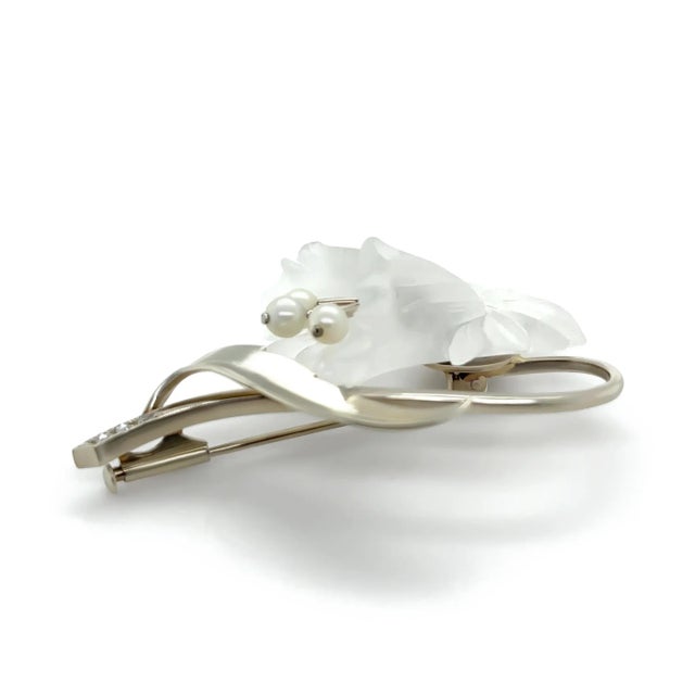 Contemporary 14ct White Gold Austrian Rock Crystal Cultured Pearl and Diamond Floral Brooch 11.93g For Sale - Image 3 of 7