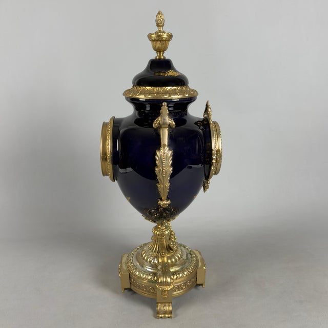 Antique French Table Clock in Blue Porcelain and Brass from Limoges For Sale - Image 4 of 14
