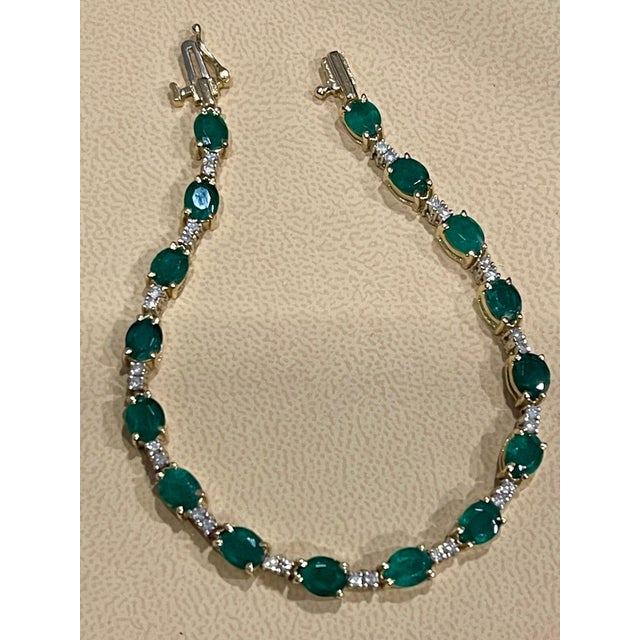 2020s 12 Ct Natural Brazilian Emerald and Diamond Tennis Bracelet 14 Karat Yellow Gold For Sale - Image 5 of 8