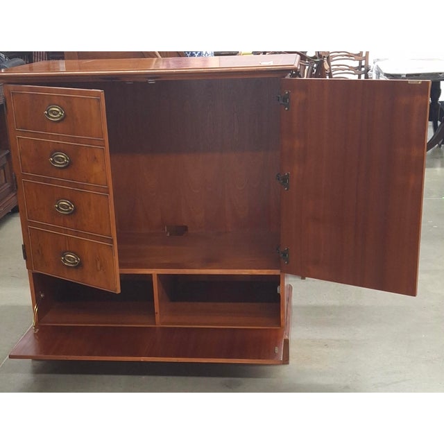 Late 20th Century Federal Style Yew Wood Double Door Side Cabinet For Sale - Image 4 of 11