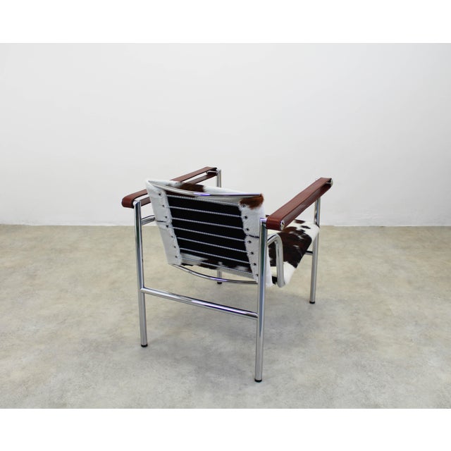 Mid-Century Modern LC1 Chair by Le Corbusier and Charlotte Perriand for Cassina, 2010s For Sale - Image 3 of 13
