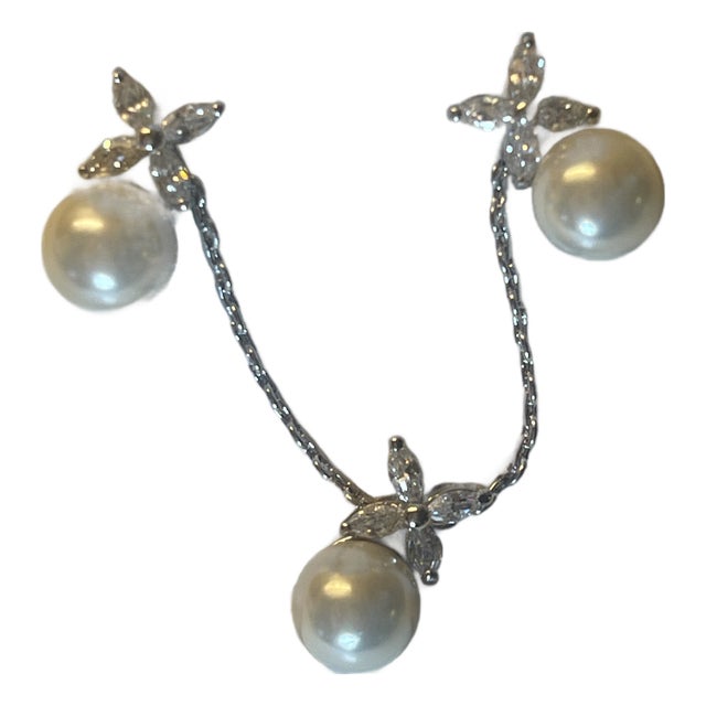 Delicate Pearl /Silver Pendant Set For Sale