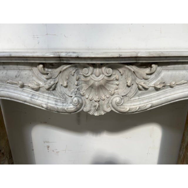 Louis XV Style Fireplace in White Carrara Marble, 1800s For Sale - Image 6 of 17