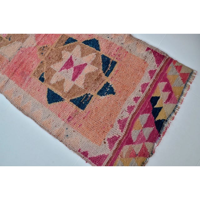 Peach Mid 20th Century Geometric Anatolian Wool Carpet For Sale - Image 8 of 10