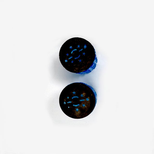 American Vintage Eapg Blue Glass Salt & Pepper Shakers - Diamond Point For Sale - Image 3 of 8