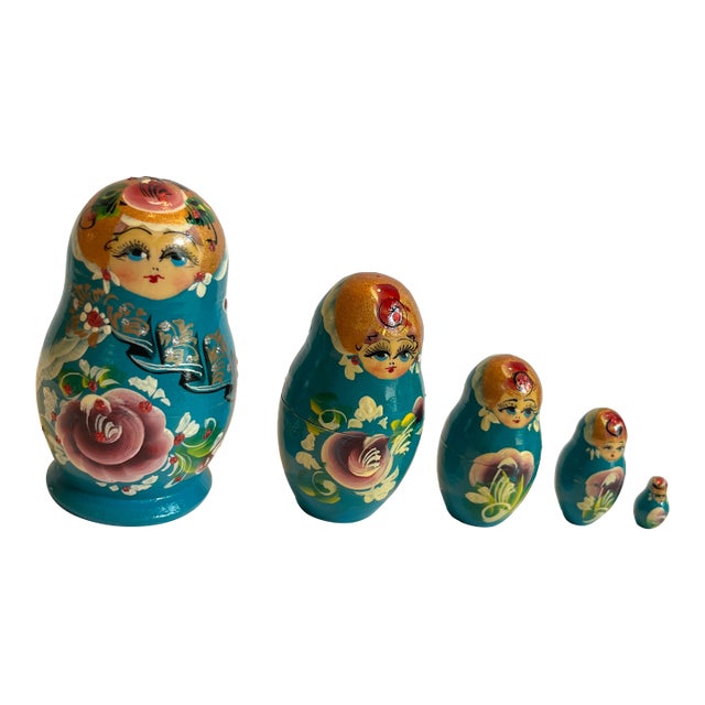 Set of 5 Mint Condition Vintage Hand-Painted Matryoshka Nesting Dolls, 5-Piece Green Laquer With Gold Black and Red Accents For Sale