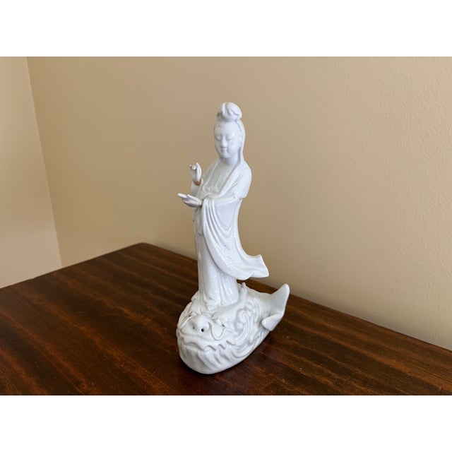 Chinoiserie Mid-Century Chinese Blanc De Chine Porcelain Figure of Quan Yin on a Stylized Fish For Sale - Image 3 of 11