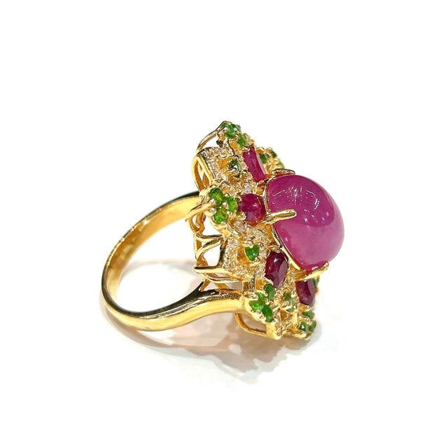 Bochic “Capri” Retro Red Ruby & Green Peridot Ring Set In 18K Gold & Silver For Sale - Image 11 of 12