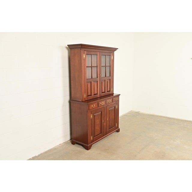 Kittinger Kittinger Georgian Carved Mahogany Breakfront Bookcase Cabinet For Sale - Image 4 of 18