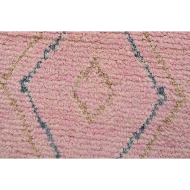 Moroccan Runner 4’1” X 11’11” Pink Wool Contemporary Hand-Knotted Rug For Sale - Image 4 of 12