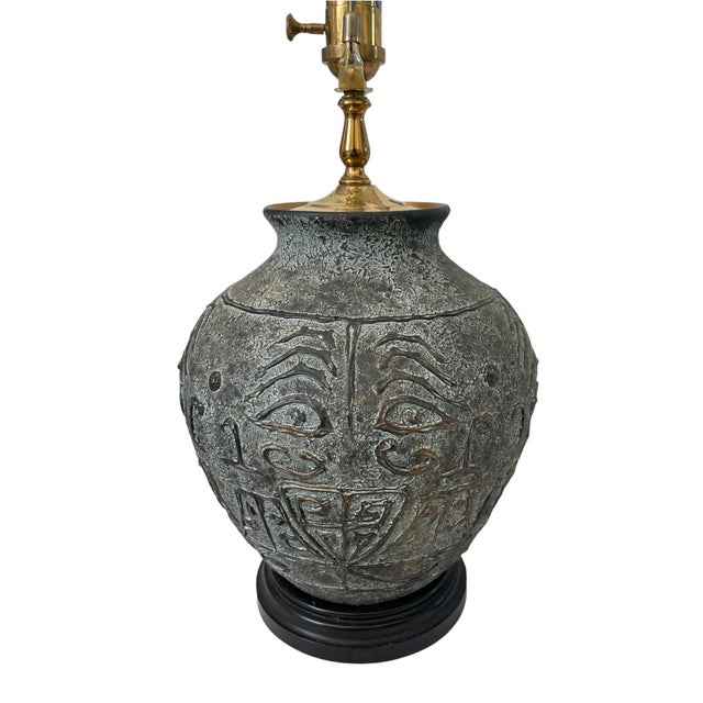 Mid-Century Modern Mid-Century Archaic Ceramic Verdigris Hu Style Vessel Chinoiserie Table Lamp For Sale - Image 3 of 8