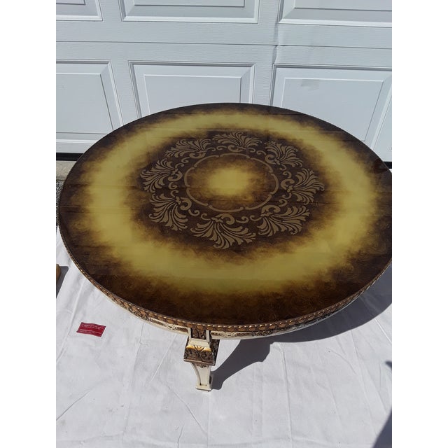 French 19th Century Round French Hand Painted Gilt Coffee Table with Glass Top For Sale - Image 3 of 13