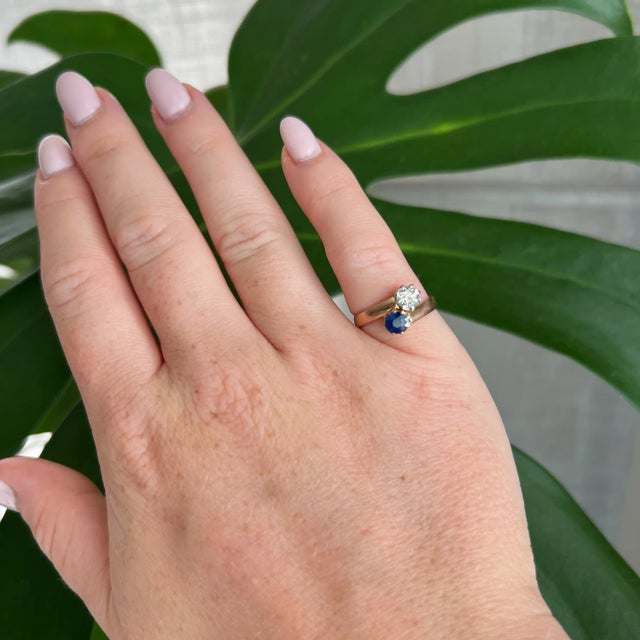 Contemporary You and Me Diamond and Sapphire Ring circa 1900, Size 5.5 For Sale - Image 3 of 4