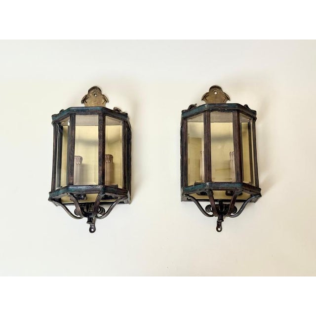 Louis XV Bronze Brass Wall Lanterns in Faceted Glass, Germany, 1970s, Set of 2 For Sale - Image 4 of 18