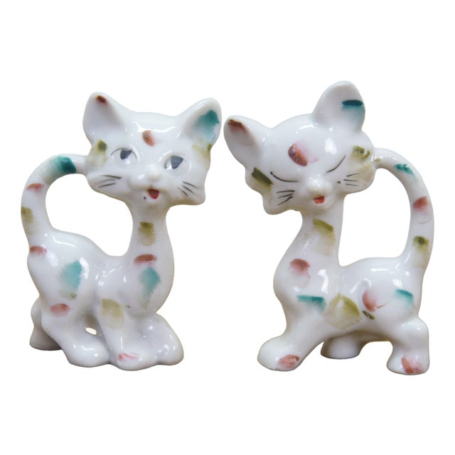 Mid Century Japan Porcelain Long Neck Cat Figurines Calico Splatter Pair 1950s For Sale