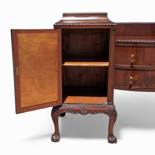 Antique Chippendale-Style Mahogany Sideboard Buffet With Claw Feet For Sale In Los Angeles - Image 6 of 18