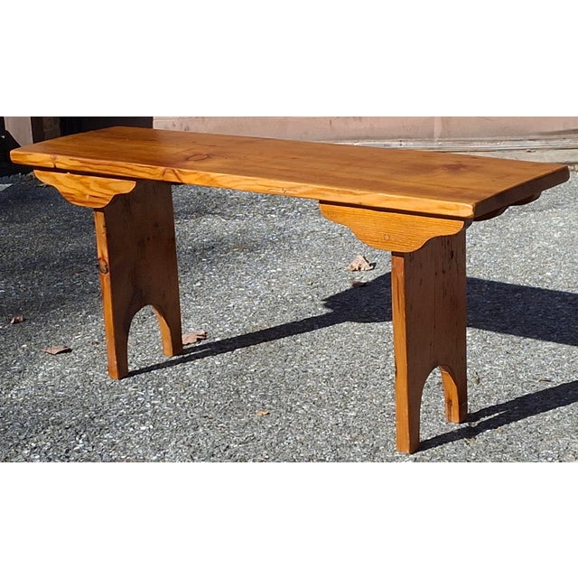 Wood Mid 20th Century Early American Style Varnished Pine Bench For Sale - Image 7 of 10