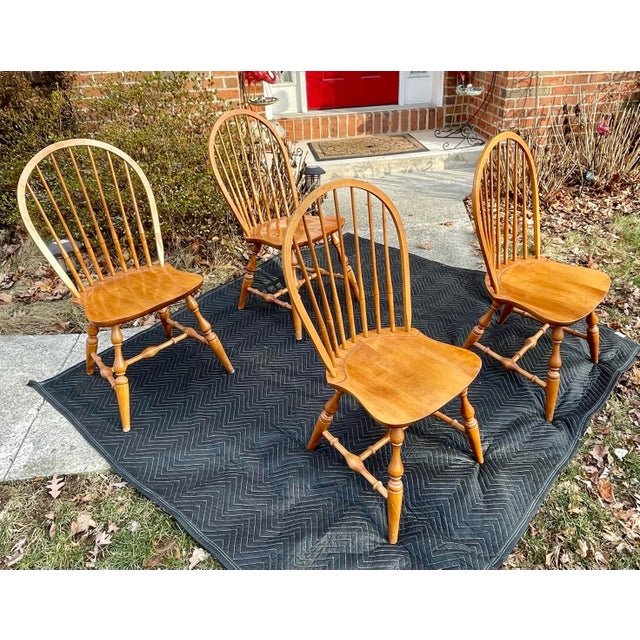 Nichols & Stone 1990s Nichols & Stone Hoop Back Windsor Style Side Chairs- Set of 4 For Sale - Image 4 of 12