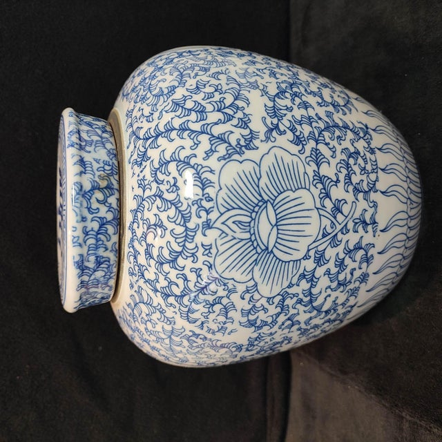 Early 20th Century A Pair of Chinese Ceramic Pot,Blue and White Porcelain Lid Jar Hand Painted Double Happies Pattern For Sale - Image 5 of 12