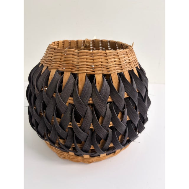 Folk Art Signed Billy Ruth Sudduth Basket, 1997 – Jacobs Baskets Bakersville Nc For Sale - Image 3 of 8
