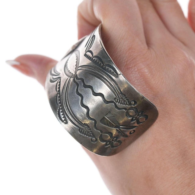 1930s c1930's 6.5" Navao Stamped silver wide bracelet For Sale - Image 5 of 10