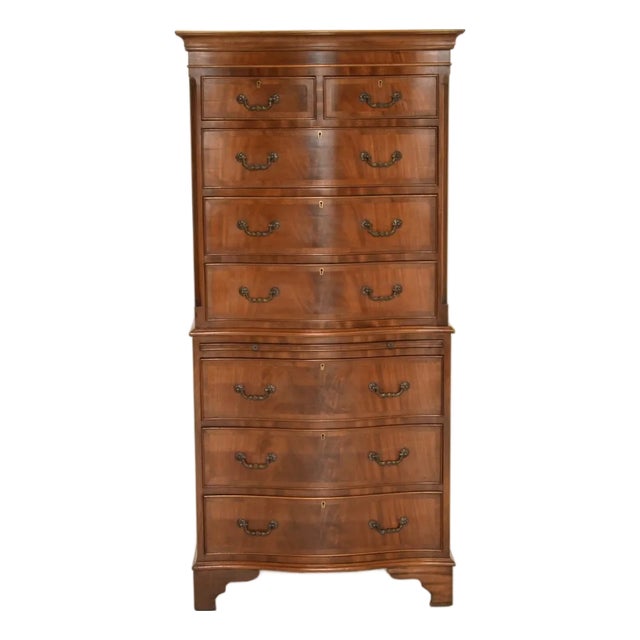 Vintage Serpentine Chest of Drawers, 1930 For Sale