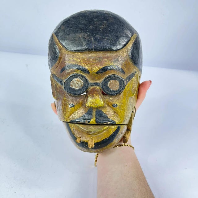 Early 20th Century Ogoni Wood Colonial Mask Movable Broken Jaw Nigeria MATTER COLLECTION For Sale - Image 4 of 6