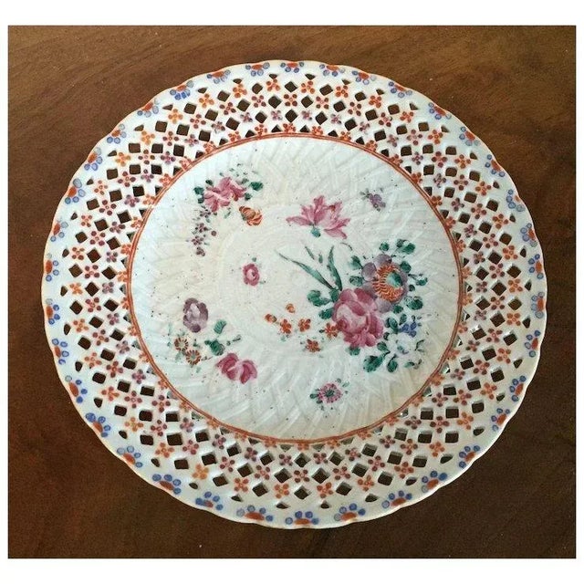 18th Century Antique 18th Century Chinese Export Porcelain Plate in Famille Rose Glaze With Reticulated Basketweave Border For Sale - Image 5 of 9