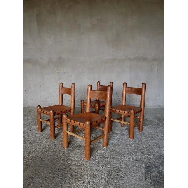 Brutalist and Sculptural French Dining Chairs in Oak and Leather, 1960s, Set of 4, in Good conditions. Designed 1960 to 1969