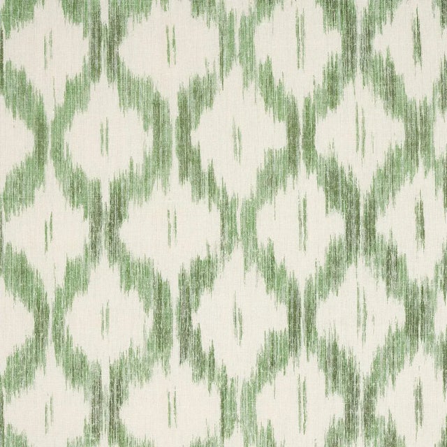 This artisanally crafted pattern puts a fresh spin on an archival ikat. Keep the borders intact or cut them off to use as...