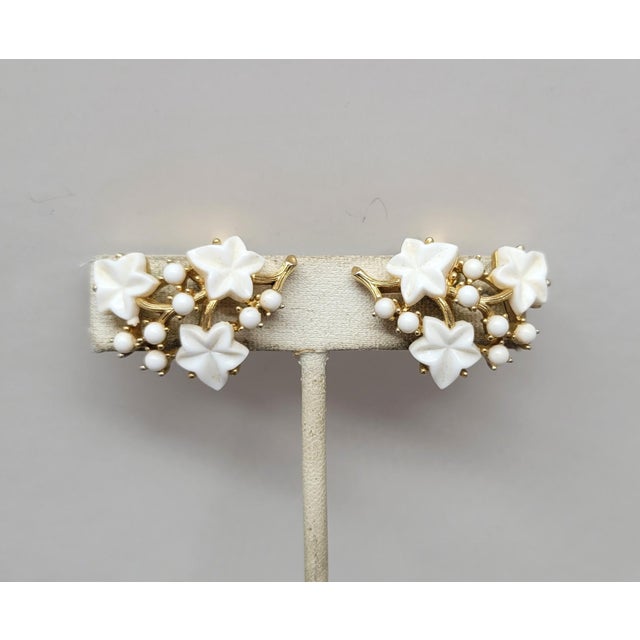 Vintage Signed Trifari White Molded Thermoset Leaves Clip Earrings - 2 Pieces For Sale In Philadelphia - Image 6 of 8